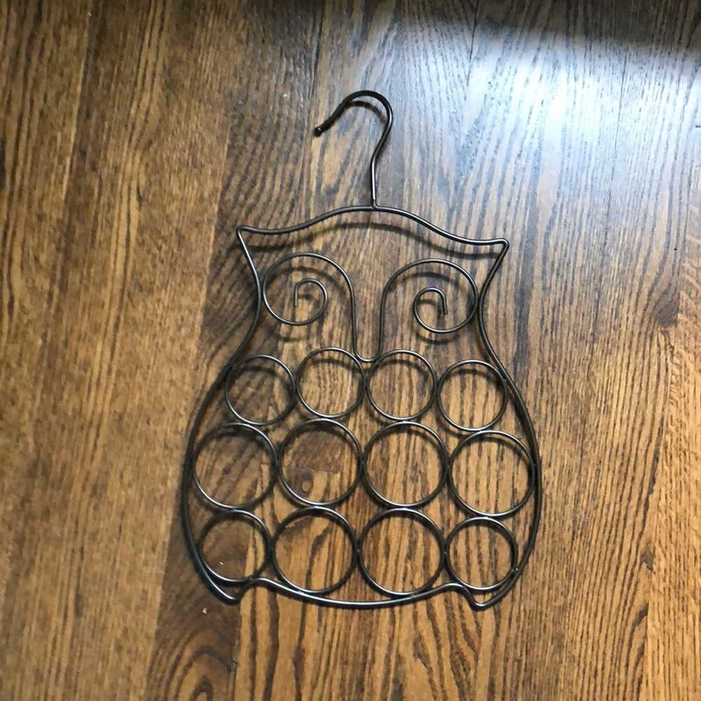 Scarf holder